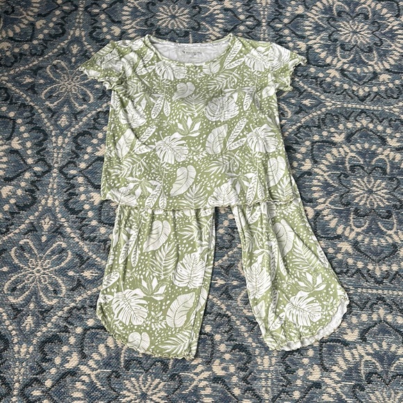 Koolaburra Green and White Botanical Pajama Set - NWOT - Picture 1 of 3